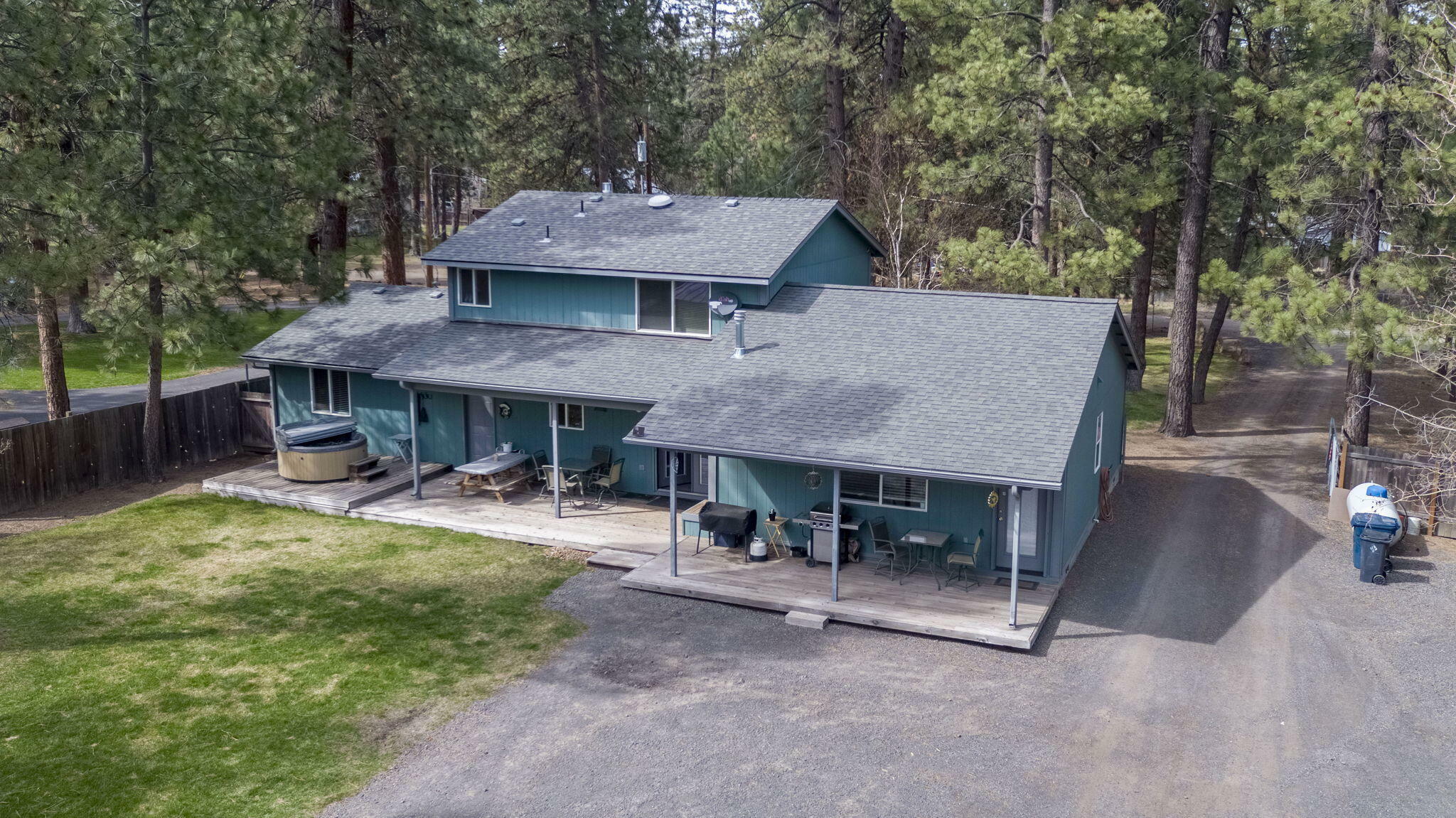 Property Photo: 19327 Apache Road OR 97702