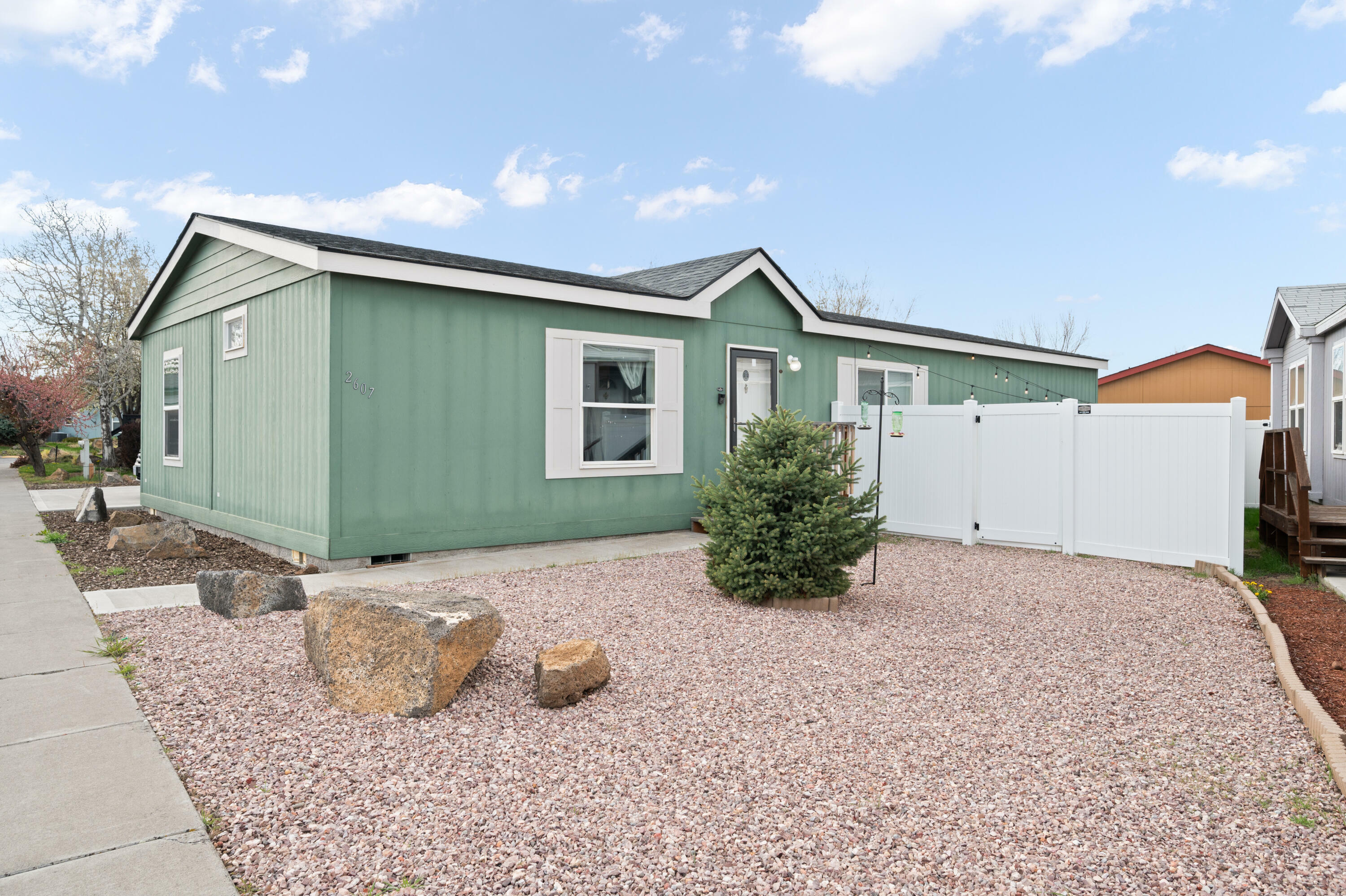 Property Photo: 2607 SW Mariposa Loop OR 97756