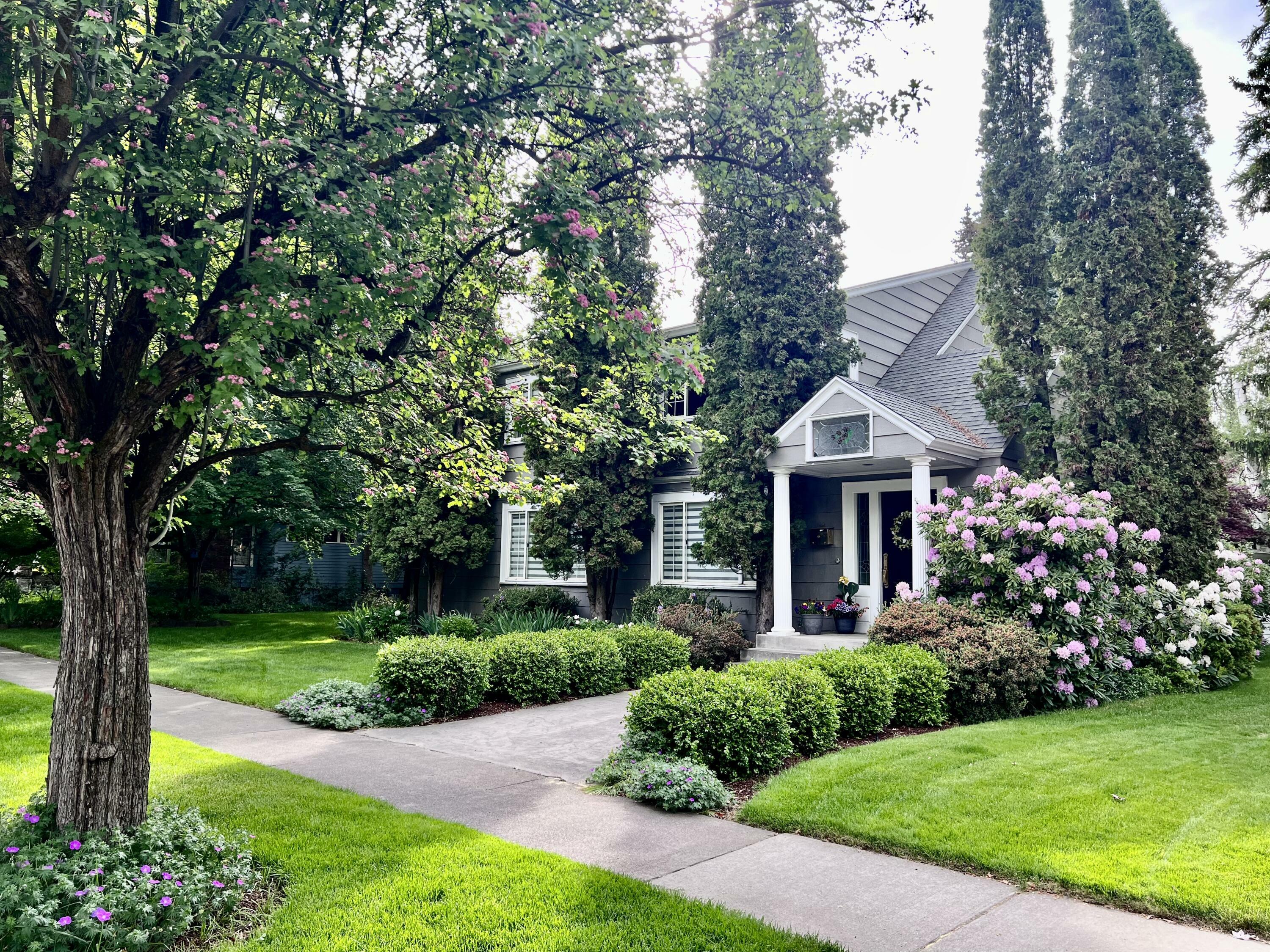 Property Photo: 898 NW Riverside Boulevard OR 97703