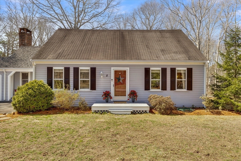 Property Photo:  5 Grand Oak Rd  MA 02644 