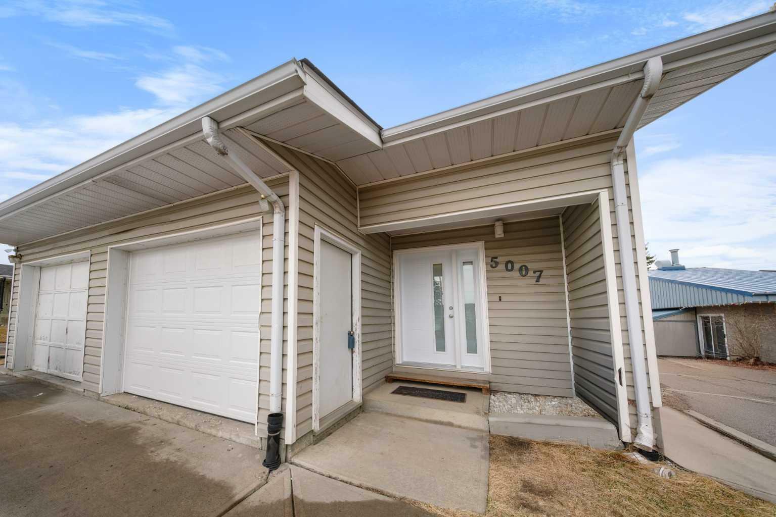 Photo de la propriété:  53rd Street 5007  AB T4T 0A4 