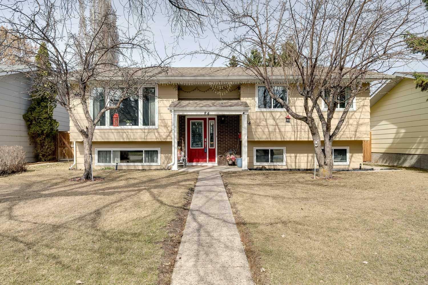 Property Photo:  84 Oliver Street  AB T4P 1V6 