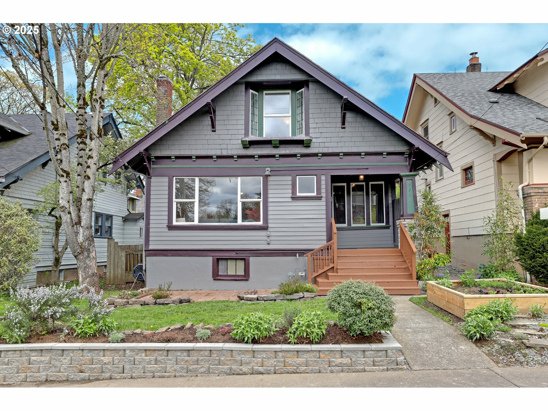 Property Photo: 5125 SE Madison St OR 97215