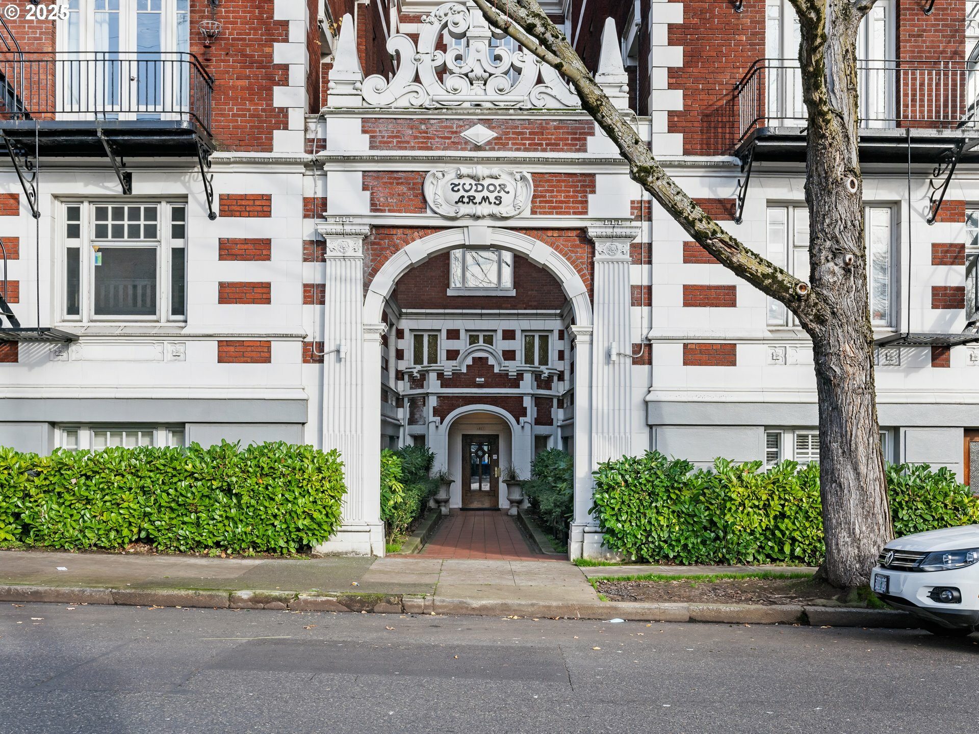 Property Photo: 1811 NW Couch St 102 OR 97209