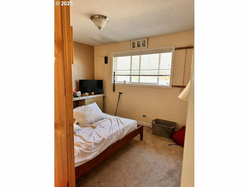 Property Photo: 7080 SW Taylors Ferry Rd OR 97223