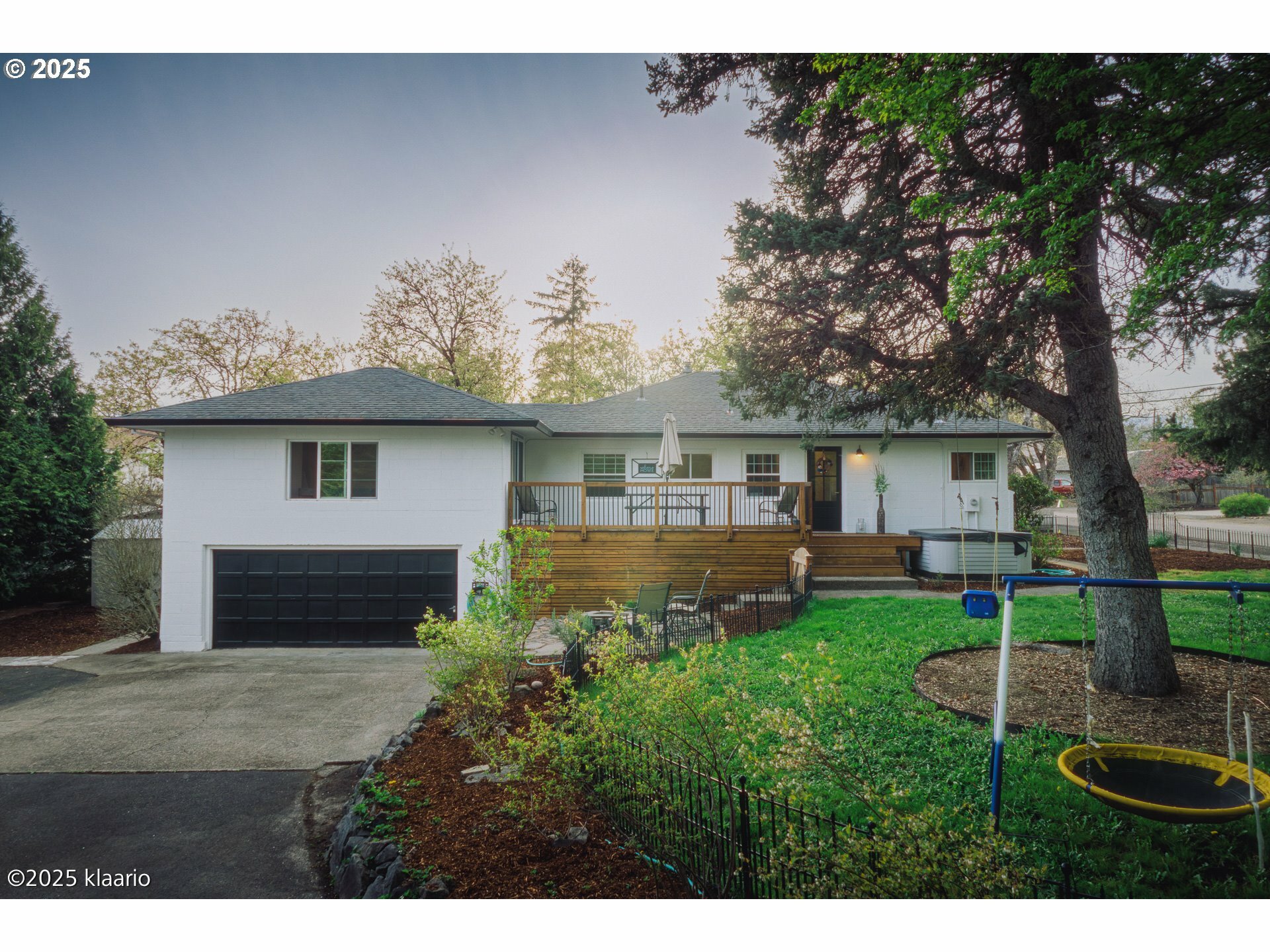 Property Photo: 8510 SW Cedarcrest St OR 97223