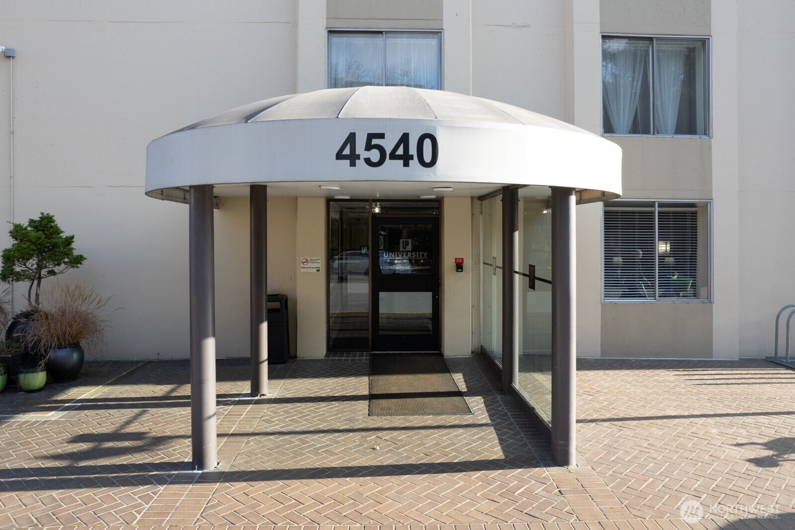 Property Photo: 4540 8th Avenue NE 803 WA 98105