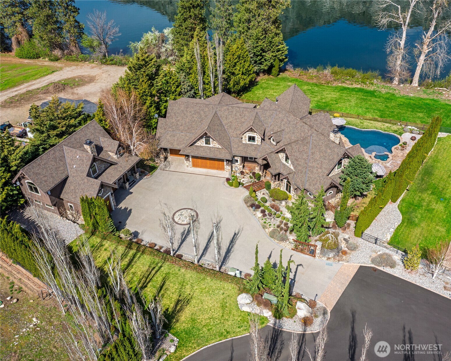 Property Photo: 116 Orchard Place WA 98843