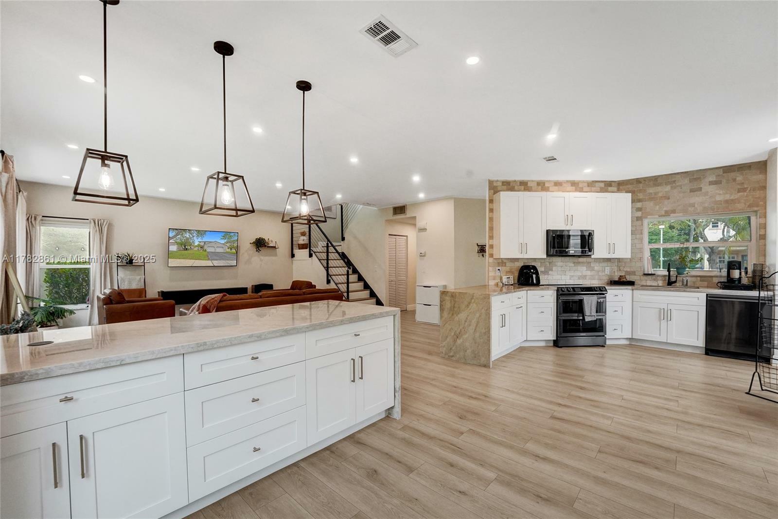 Property Photo: 263 NW 207th Way FL 33029