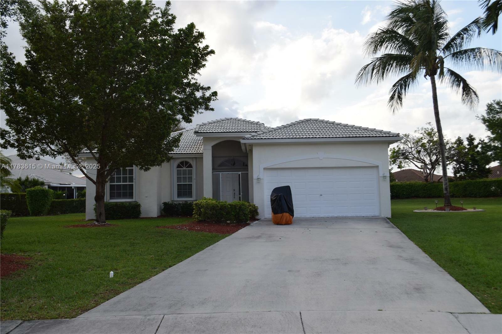 Property Photo: 440 SE 25th Dr FL 33033