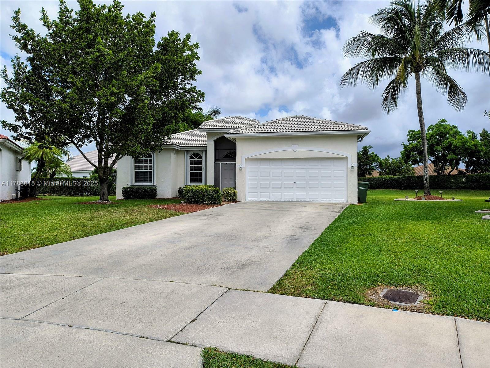 Property Photo: 440 SE 25th Dr FL 33033