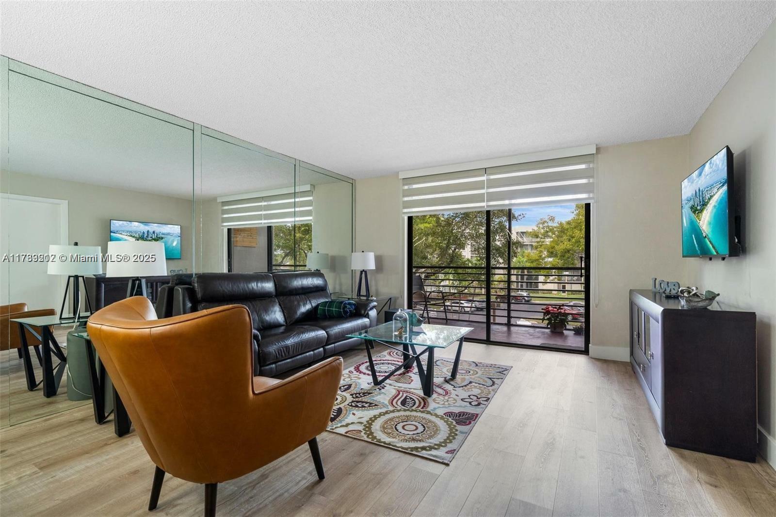 Property Photo: 1001 Colony Point Cir 312 FL 33026