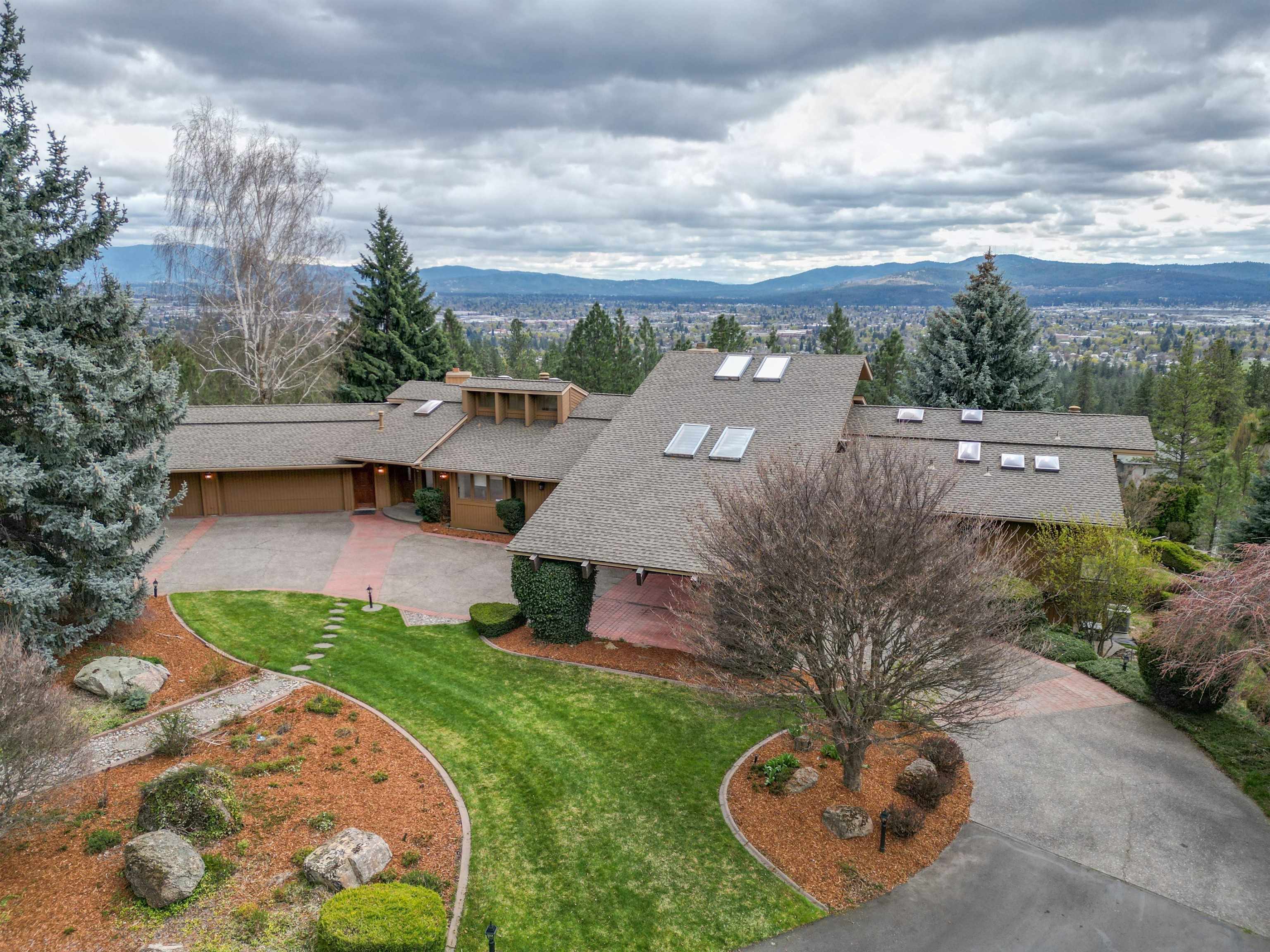 Property Photo: 7816 E Gunning Ln WA 99212