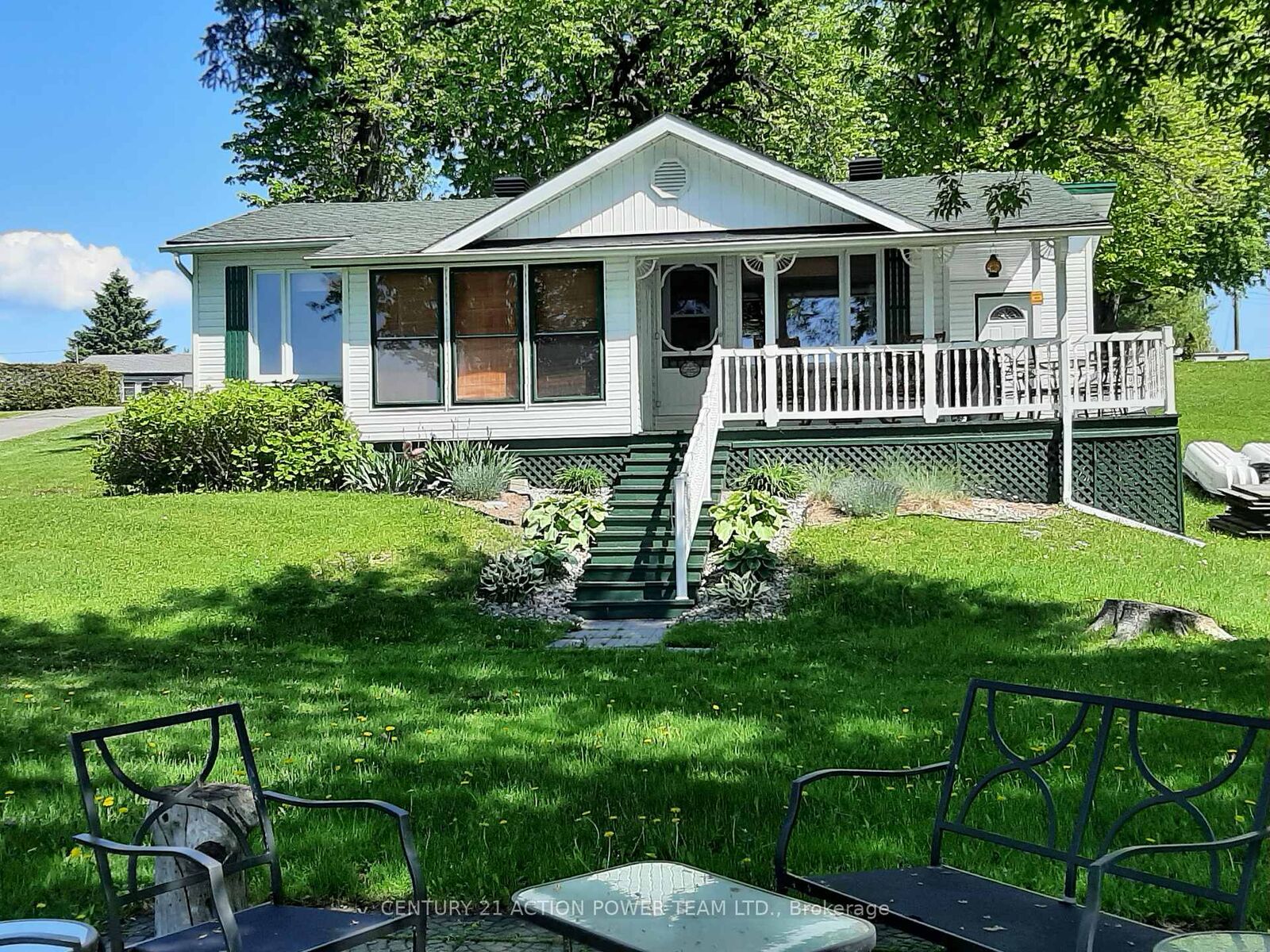 Photo de la propriété:  2839 Domaine Chartrand Street E  ON K0B 1J0 