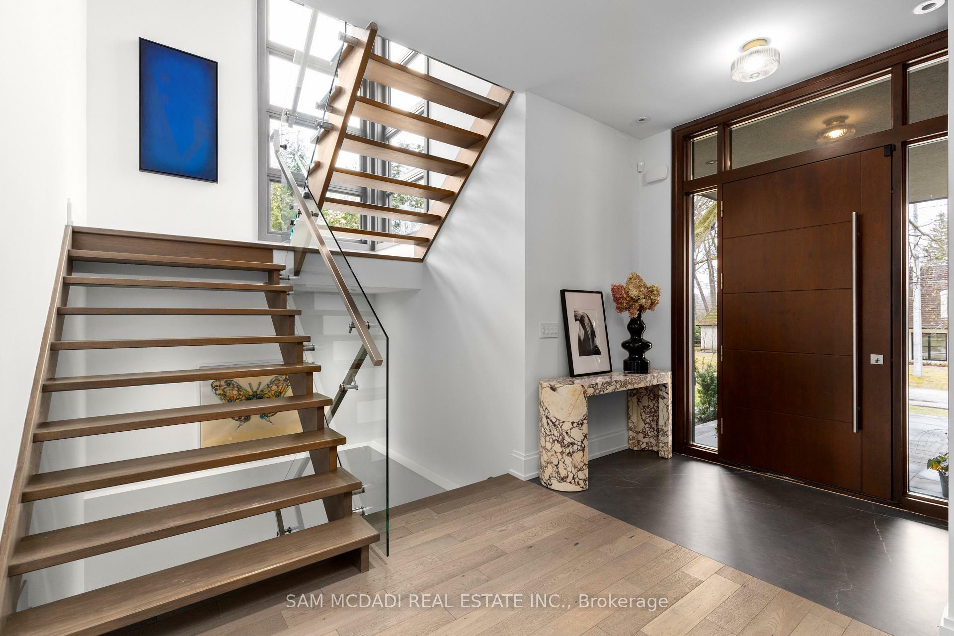 Property Photo: 267 Kenollie Avenue ON L5G 2J1