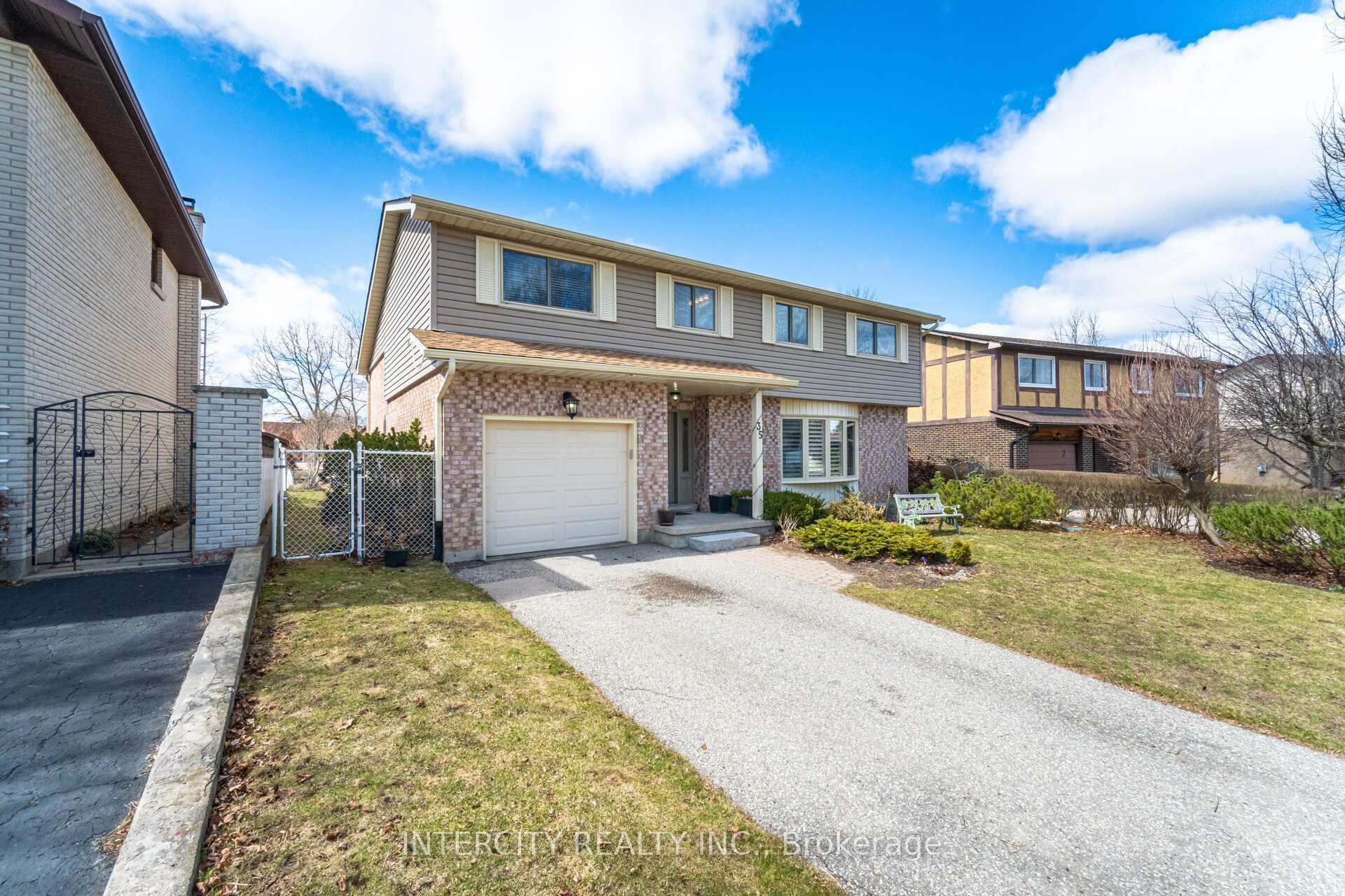 Property Photo: 35 Lower Canada Crescent ON N2P 1E9