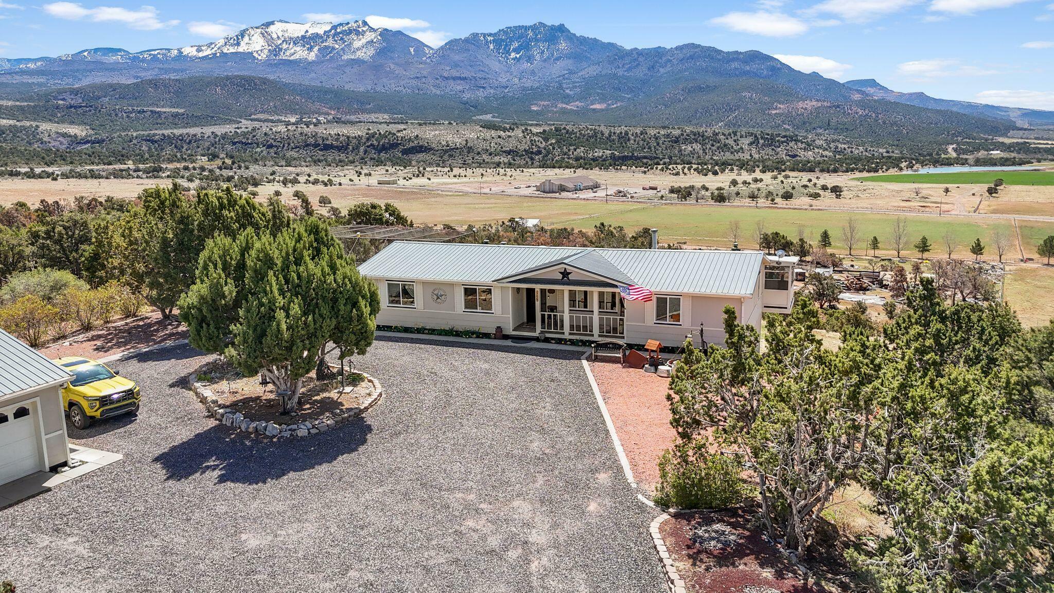 Property Photo: 706 E Cottontail Rd UT 84722