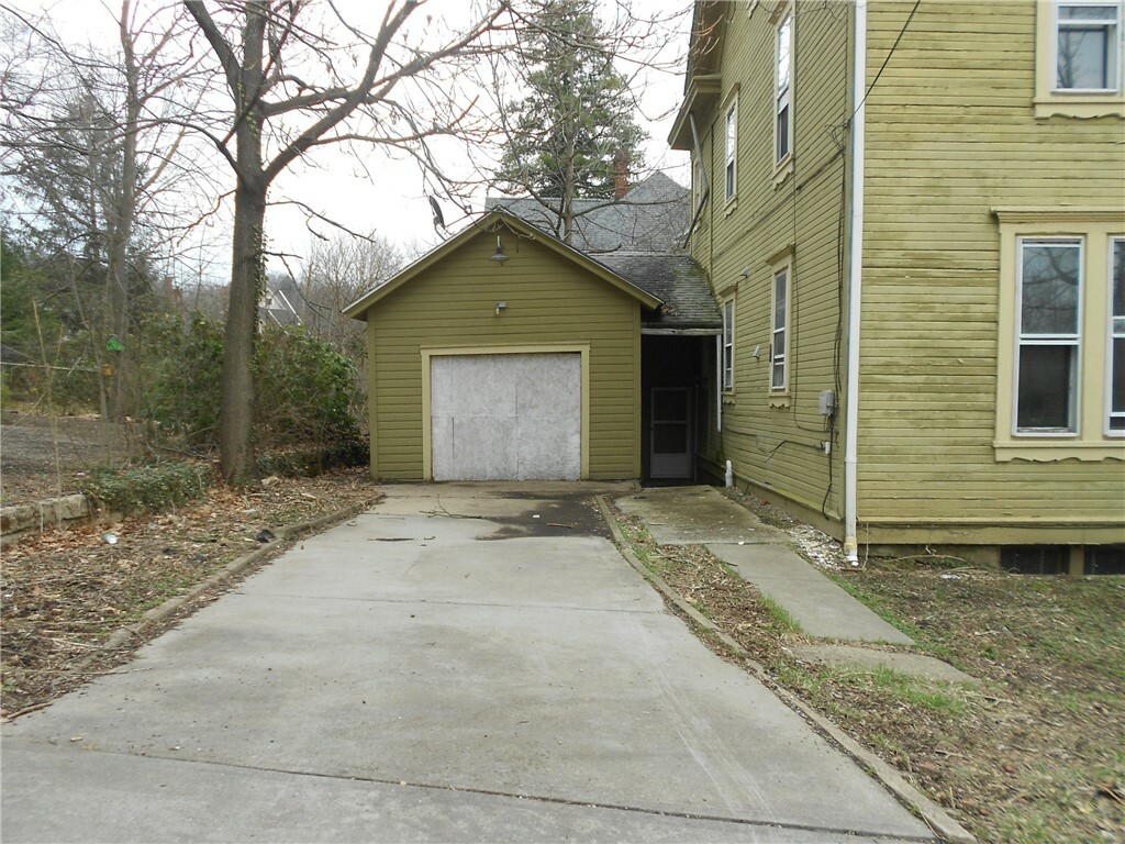 Property Photo: 198 W Pearl St PA 16001