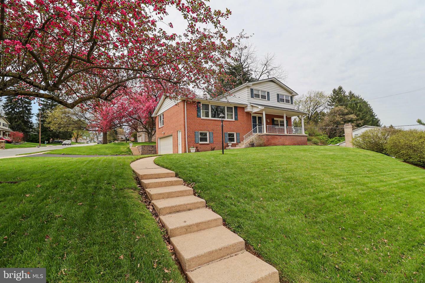 Property Photo: 680 Cortleigh Drive PA 17402