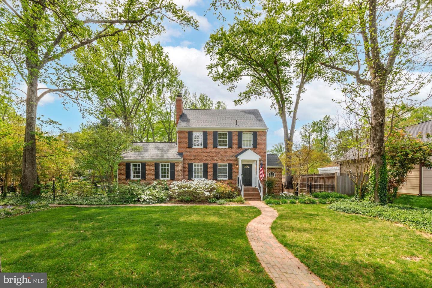 Property Photo: 4901 Stillwell Avenue VA 22309