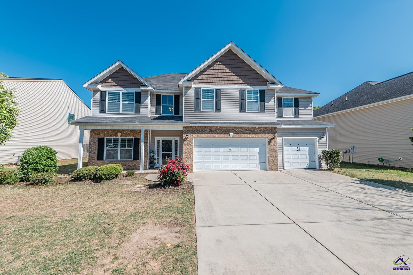 Property Photo: 204 Longbridge Way GA 31069