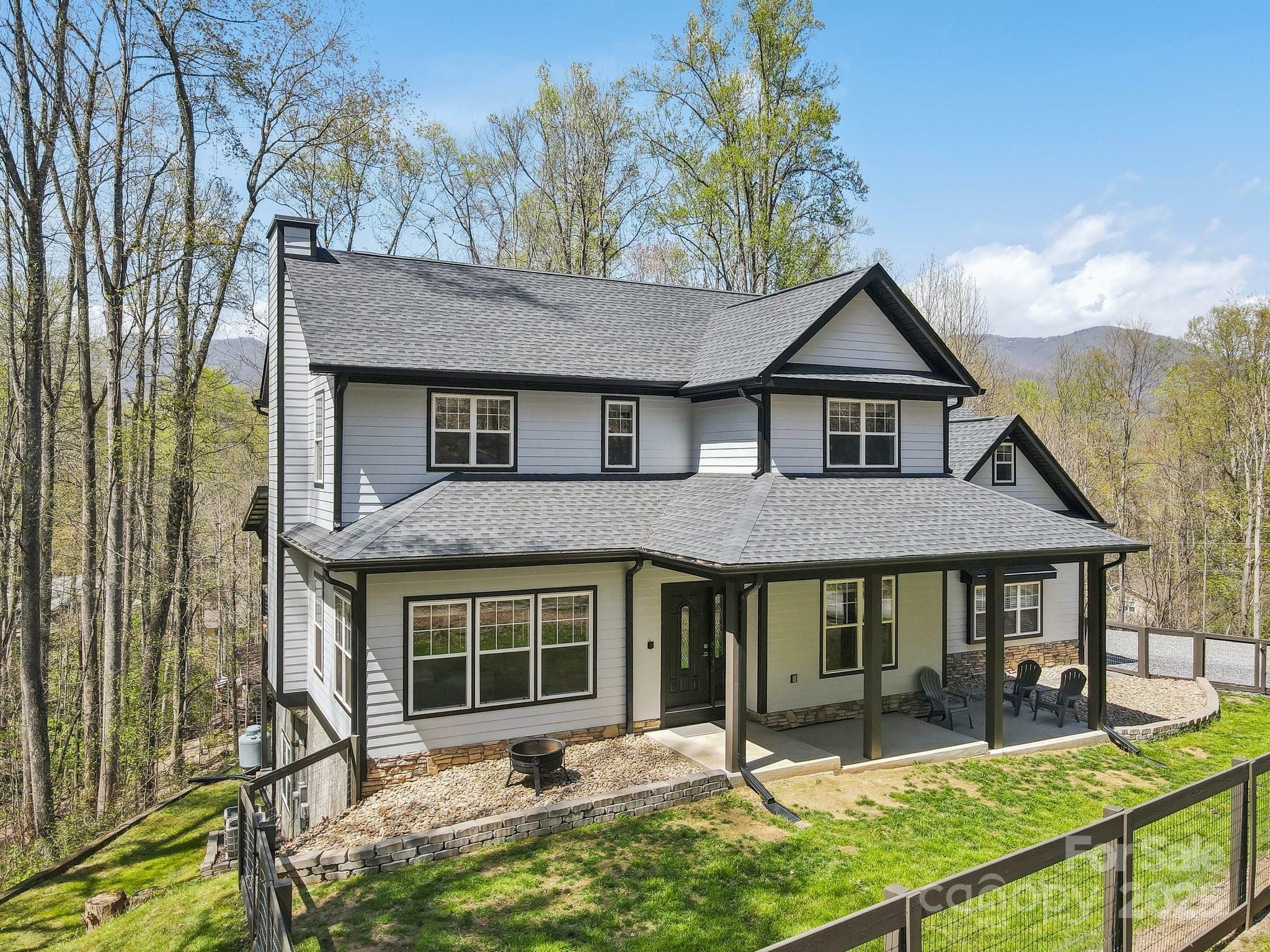Property Photo: 650 Dogwood Drive NC 28751