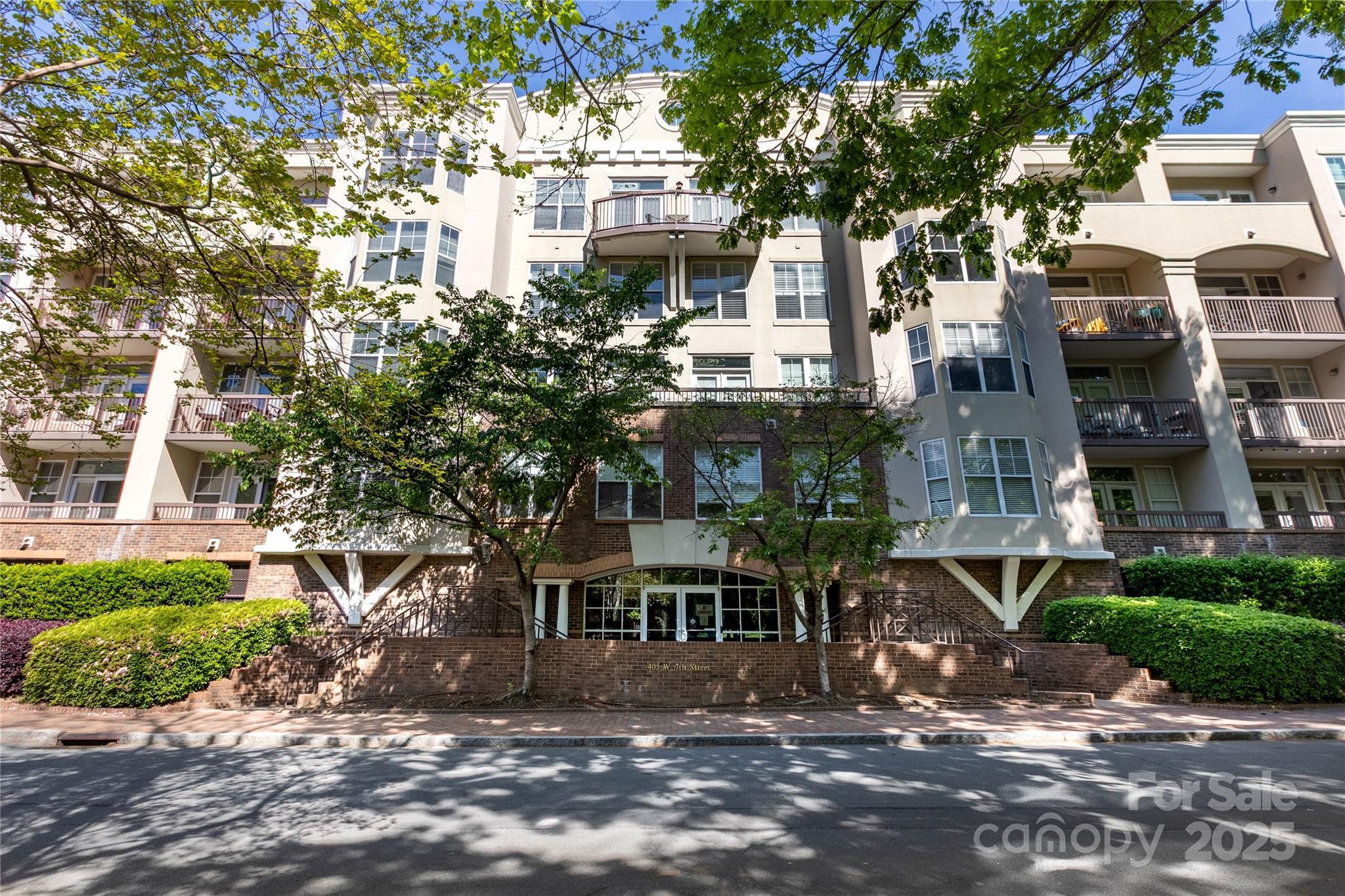 Property Photo: 405 W 7th Street 408 NC 28202