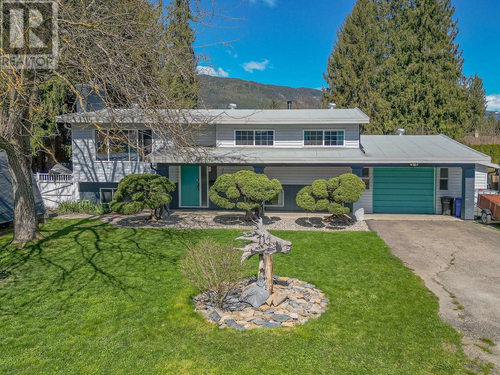 714 Maple Street  Sicamous BC V0E 2V1 photo