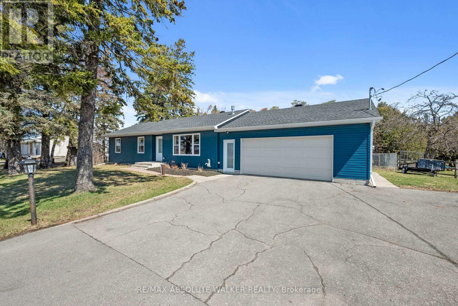 Property Photo: 2477 Merivale Road ON K2C 3H1