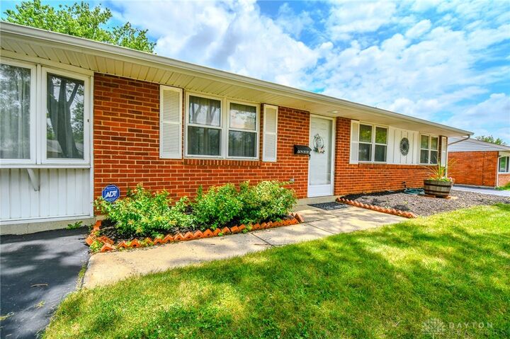 Property Photo: 7233 Serpentine Drive OH 45424