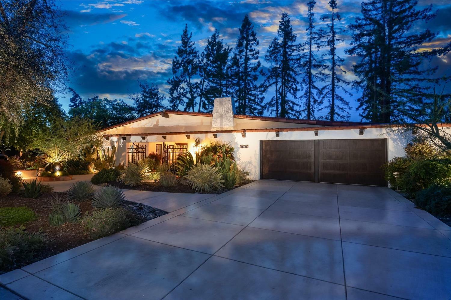 Property Photo:  2552 W San Jose Avenue  CA 93711 