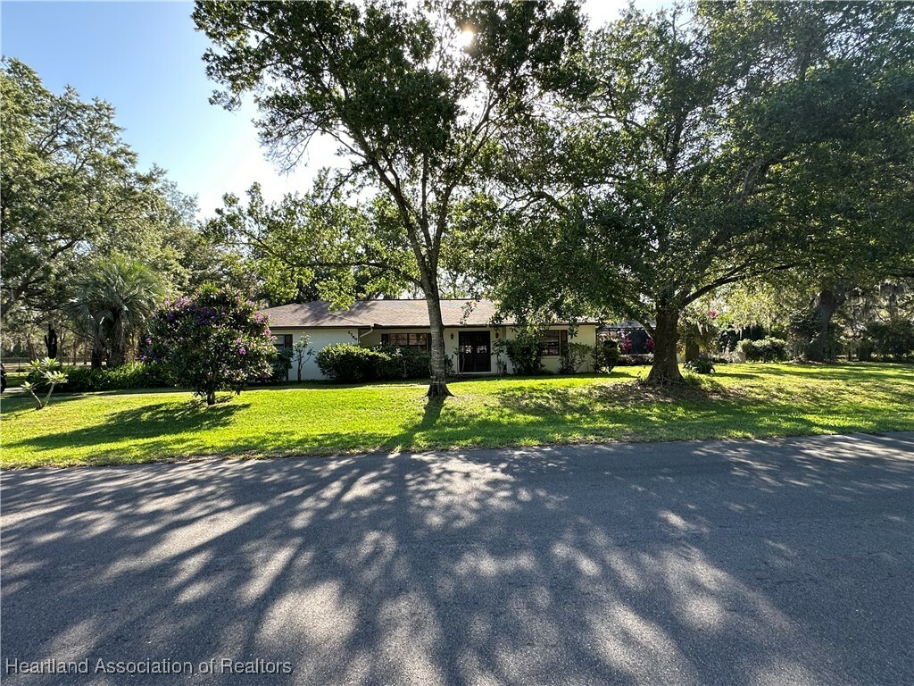 Property Photo: 1780 N Taconic Road FL 33825