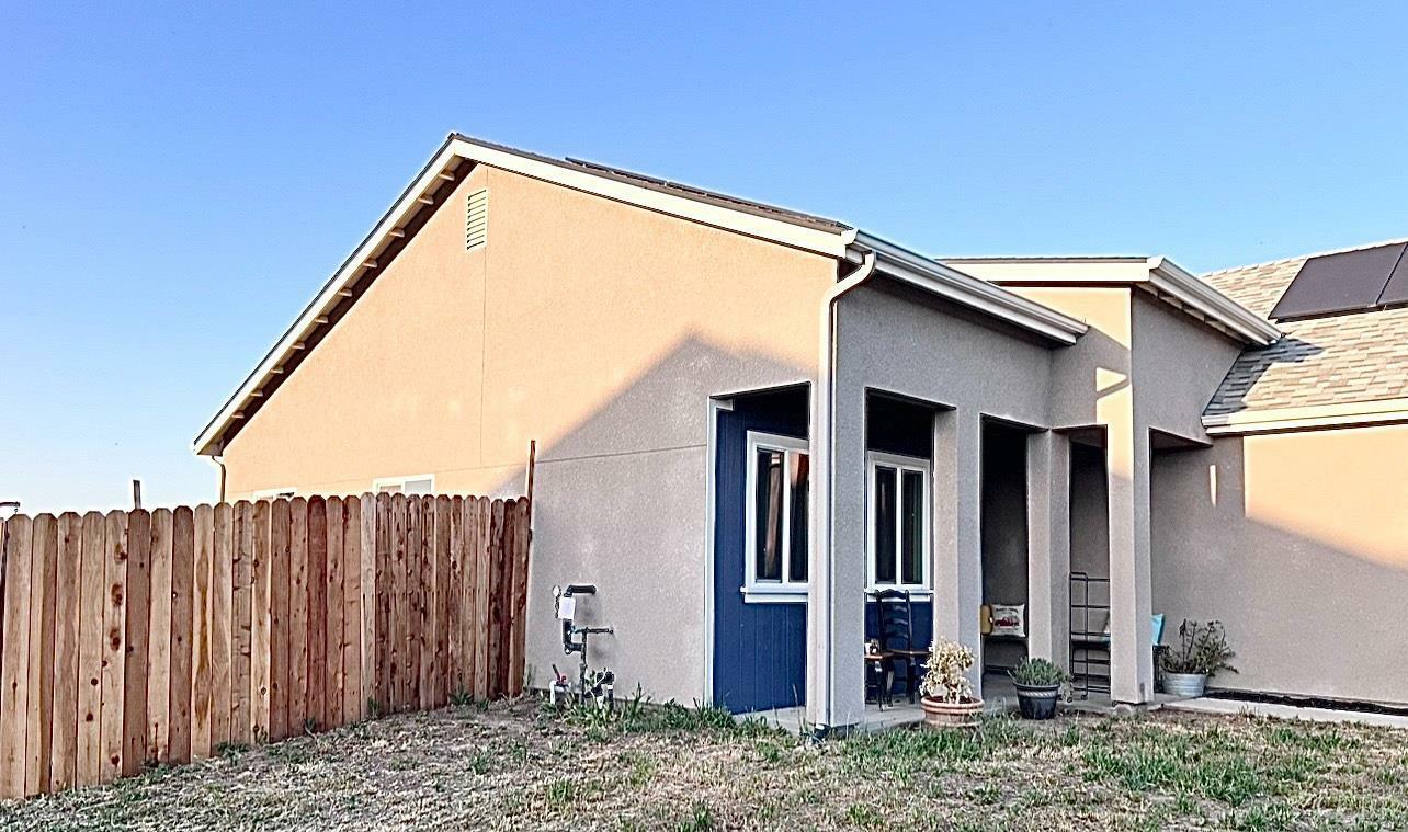 Property Photo: 13600 Crocus Way CA 93202