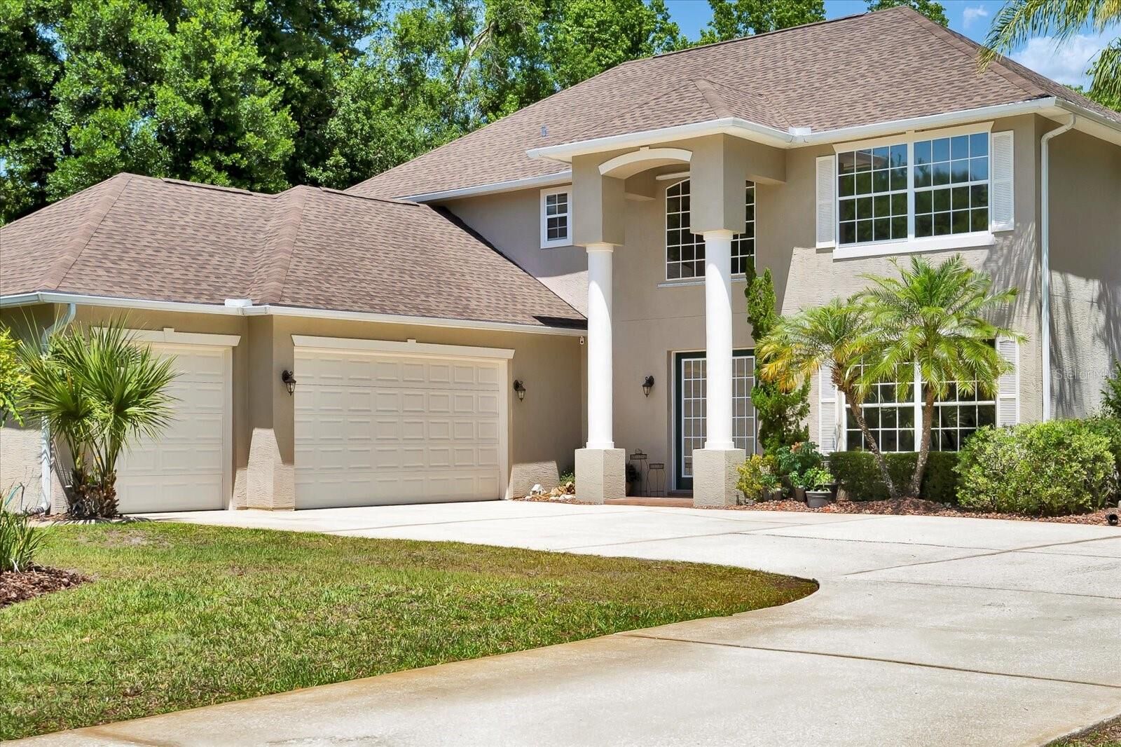 Property Photo: 305 Country Circle Drive E FL 32128