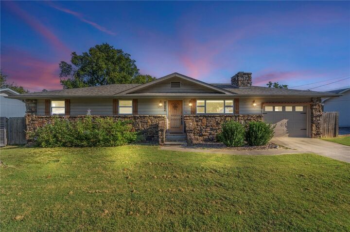 Property Photo:  802 SW 2nd Street  AR 72712 