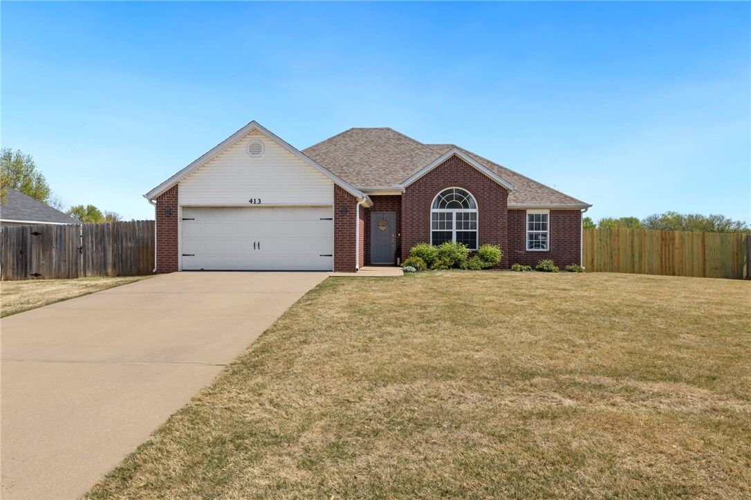 Property Photo:  413 Emerald Street  AR 72745 