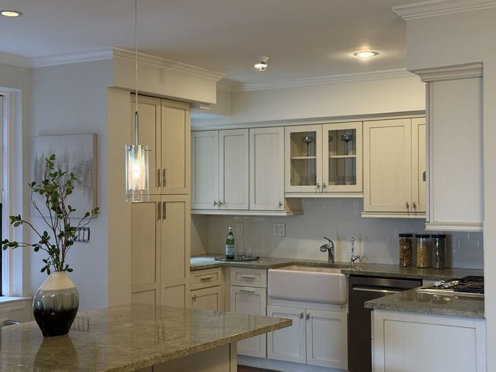 Property Photo:  280 Beacon St 6-5  MA 02116 
