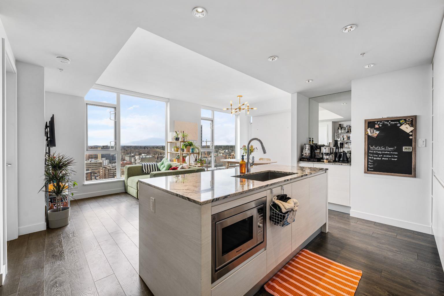 Property Photo: 310 12 Avenue SW 1708 AB T2R 1B5