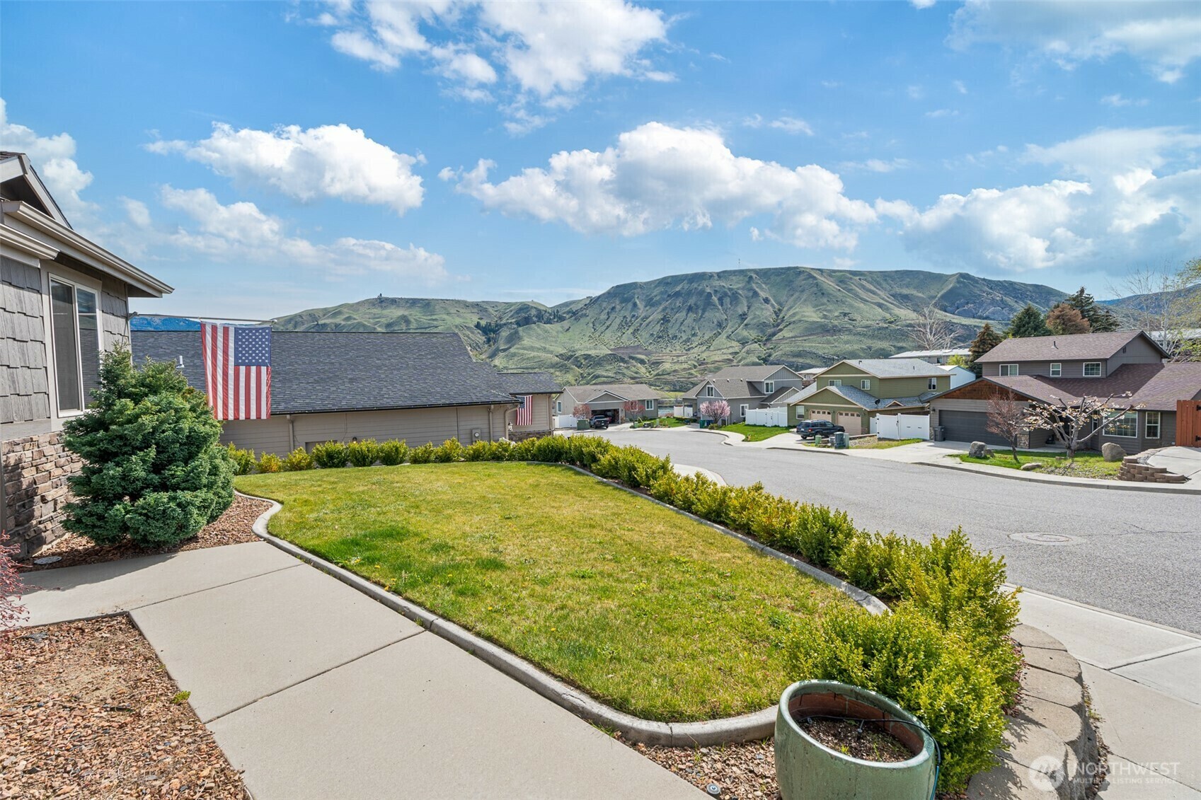 Property Photo:  609 S James Avenue  WA 98802 