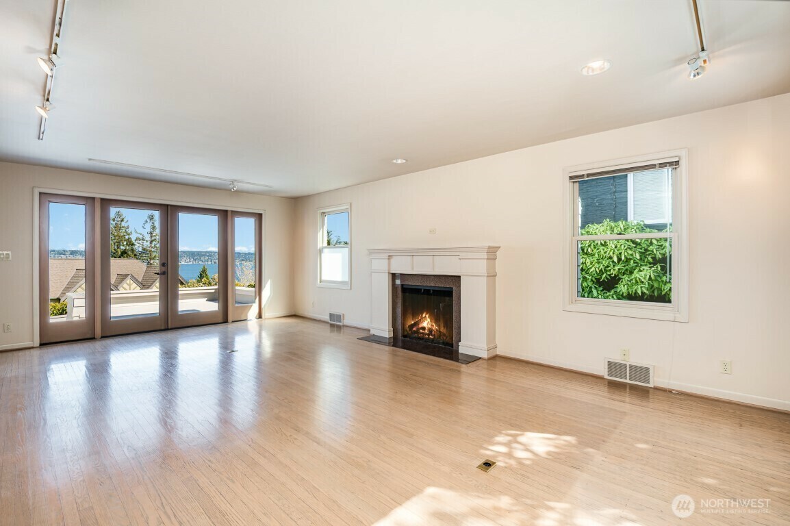 Property Photo: 4529 E Laurel Drive NE WA 98105