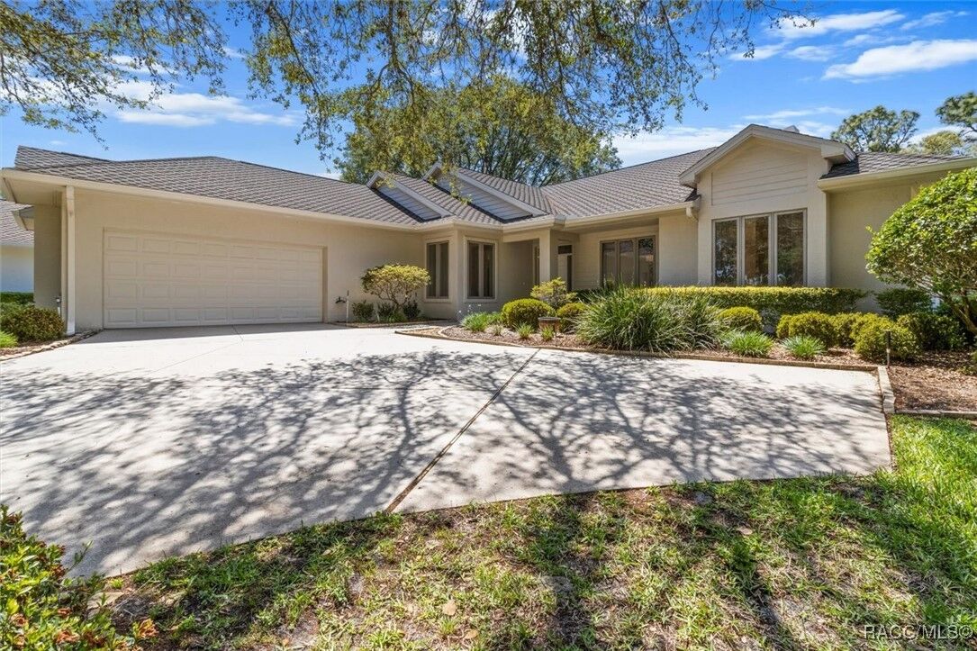 Property Photo: 3230 N Pinelake Village Point FL 34461
