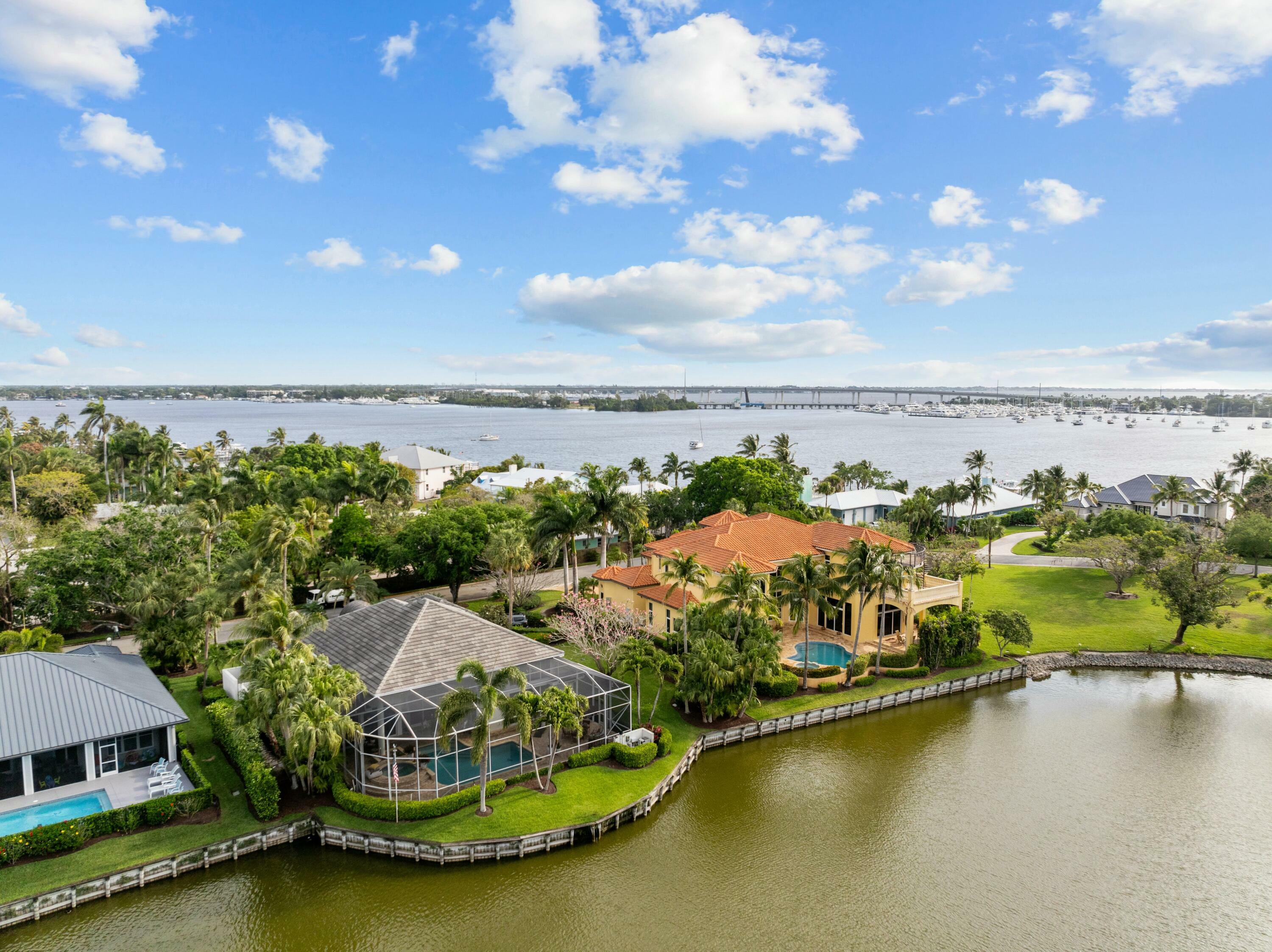 Property Photo:  560 SW Bay Pointe Circle  FL 34990 