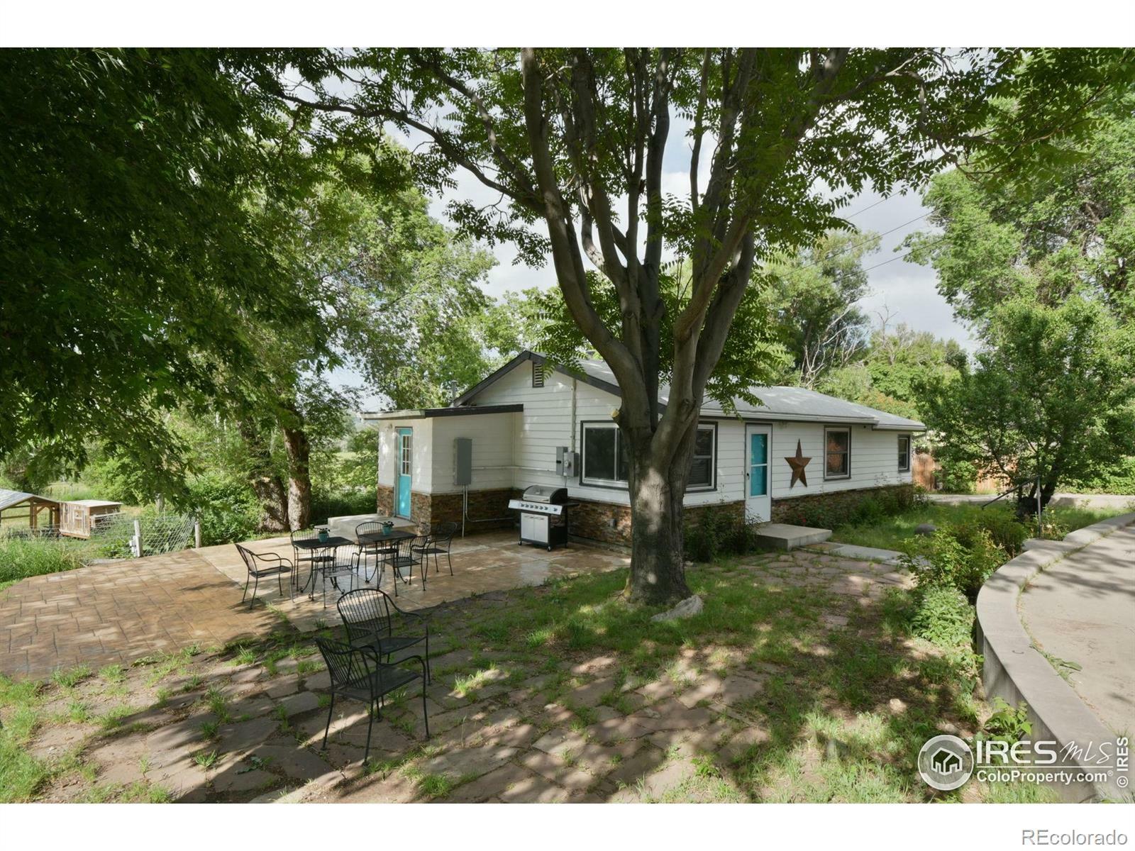 Property Photo: 6903 Valmont Road CO 80301