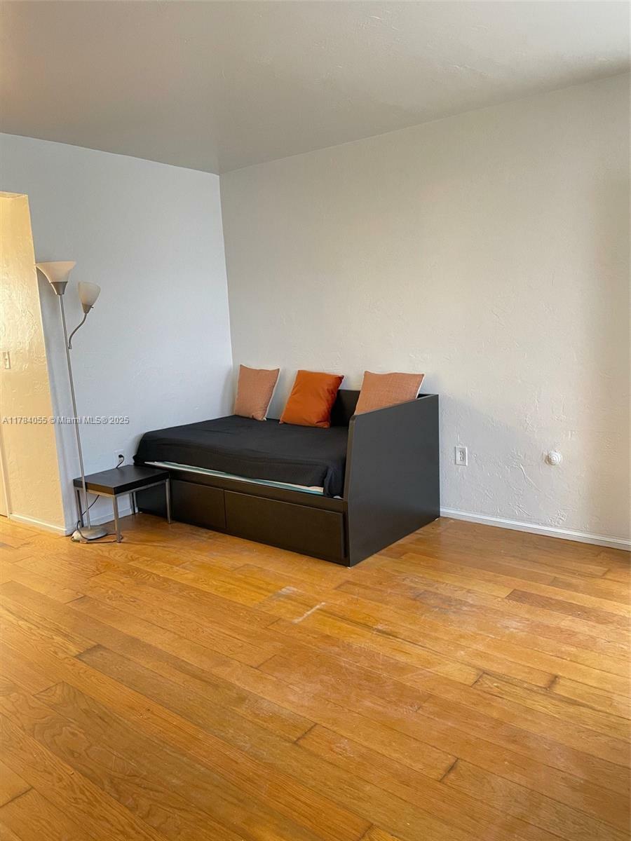 Property Photo: 1551 Michigan Ave 4 FL 33139