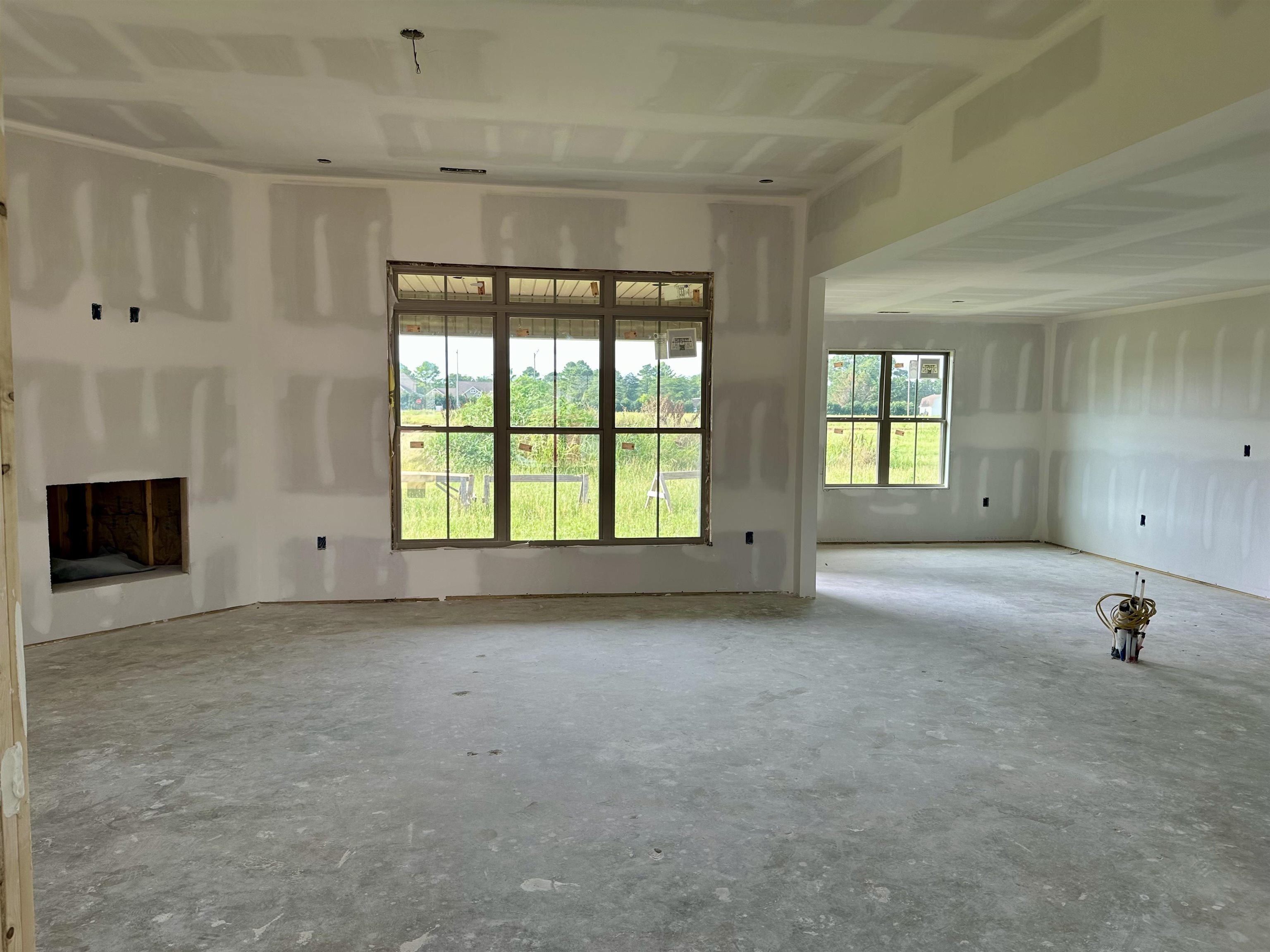 Property Photo:  104 Scarlette Ln  AL 35661 - MUSCLE S 