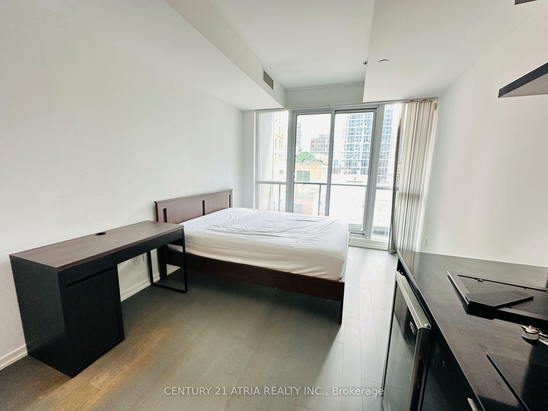 Property Photo: 70 Temperance Street 1604 ON M5H 0B1
