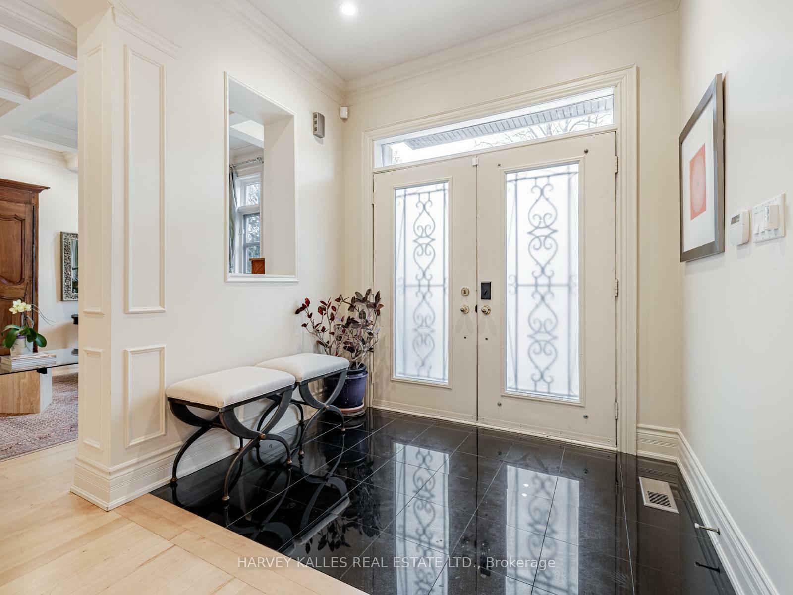 Property Photo: 55 Viewmount Avenue ON M6B 1T2