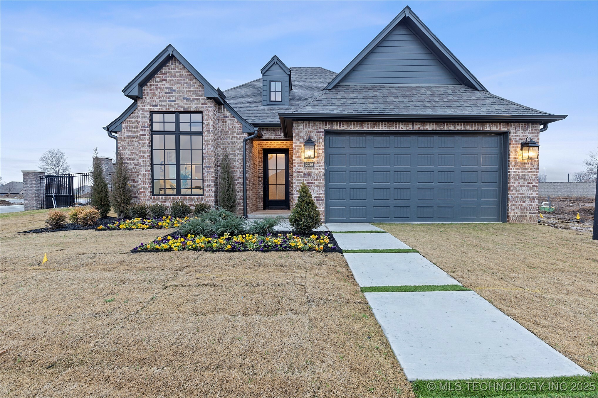 Property Photo: 3610 W Laredo Place OK 74012
