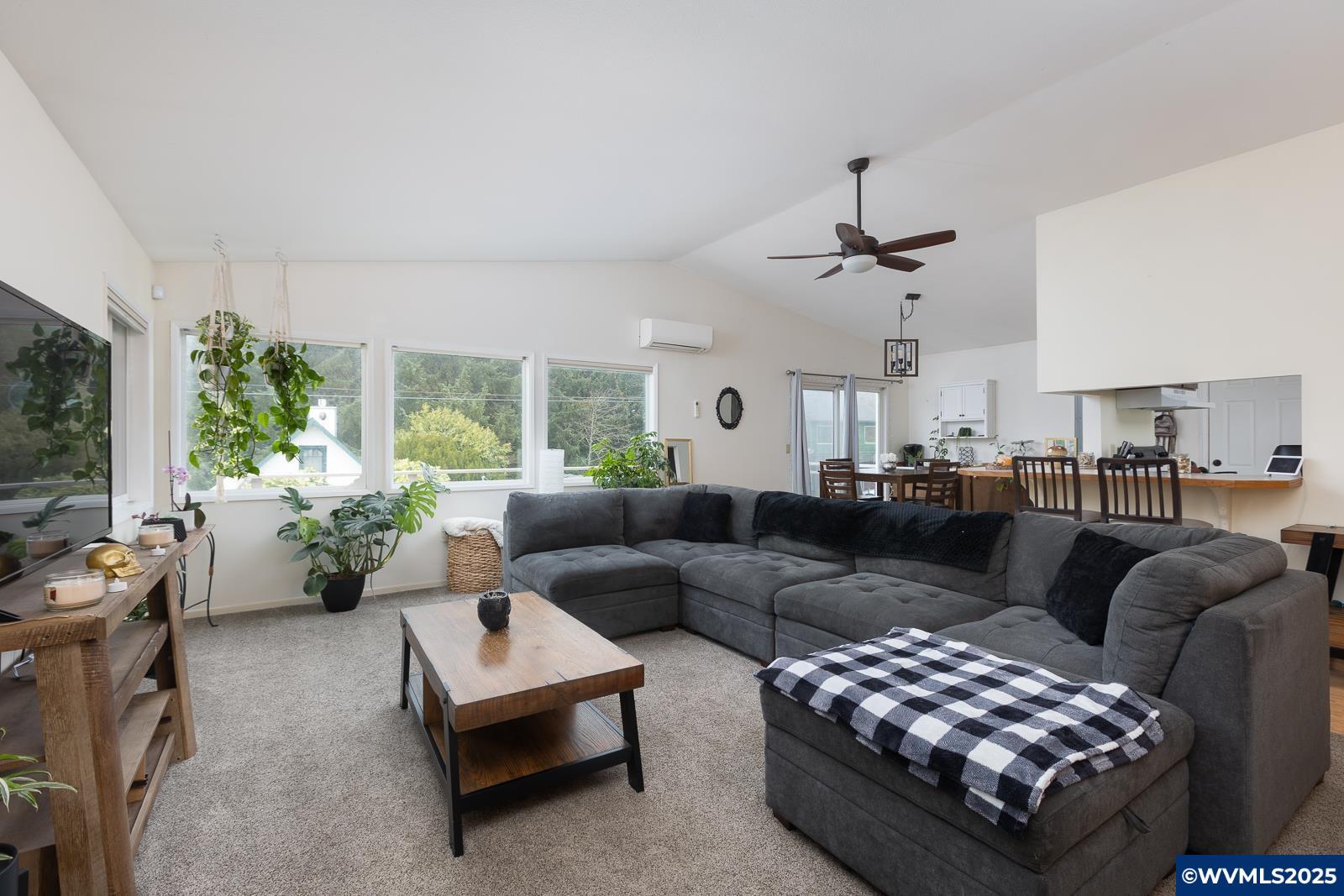 Property Photo: 2950 SW Beach (#A&Ampb) Av OR 97367