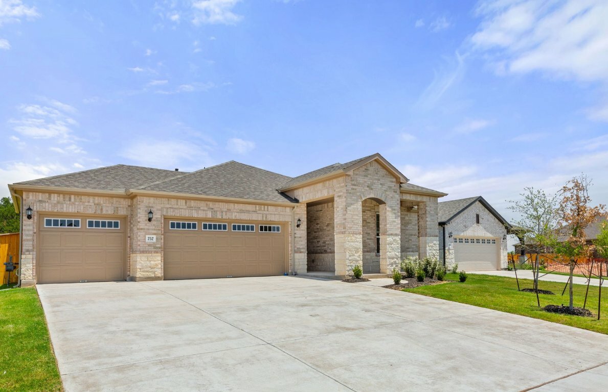 Property Photo: 252 Muddy Creek Way TX 78640